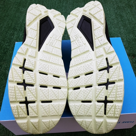 Mens Hoka One One Mach 4 size 12.5 D - Picture 7 of 9